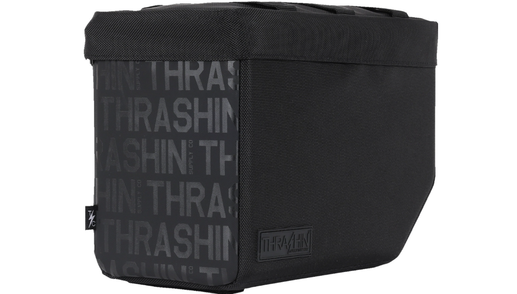 THRASHIN ESSENTIAL BASE 10升 馬鞍包