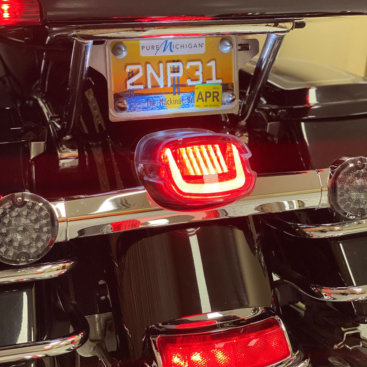 HOGWORKZ® Clear透明 Uproar LED 3合1 尾燈 (煞車燈+牌照登+流水式方向燈)