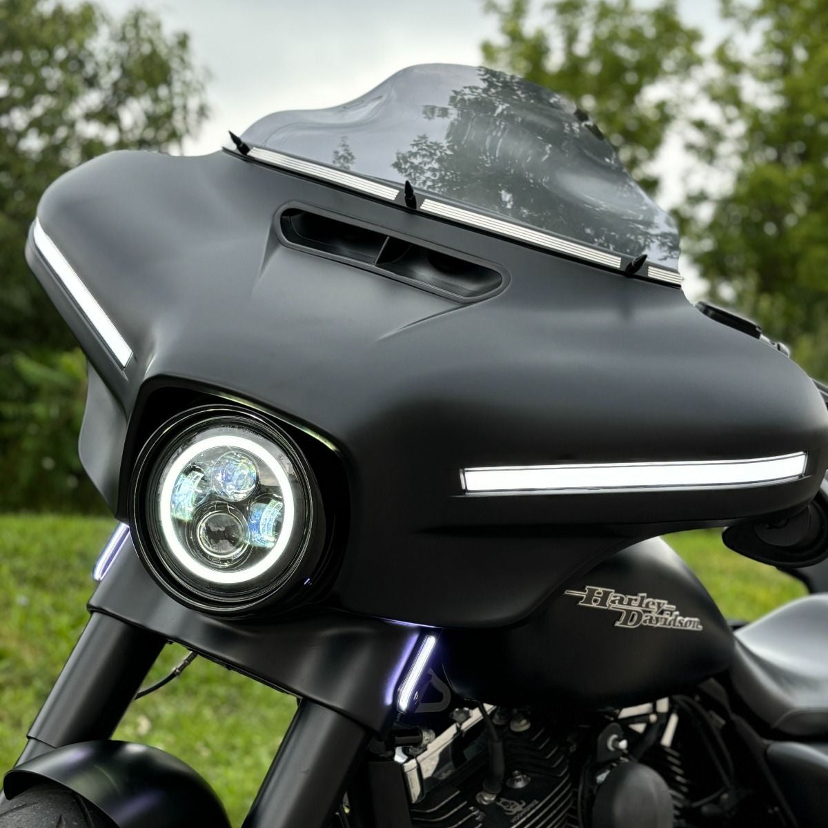 Outer Fairing Integrated LED 整合式牛頭外罩適用 17-24 Street Glide)