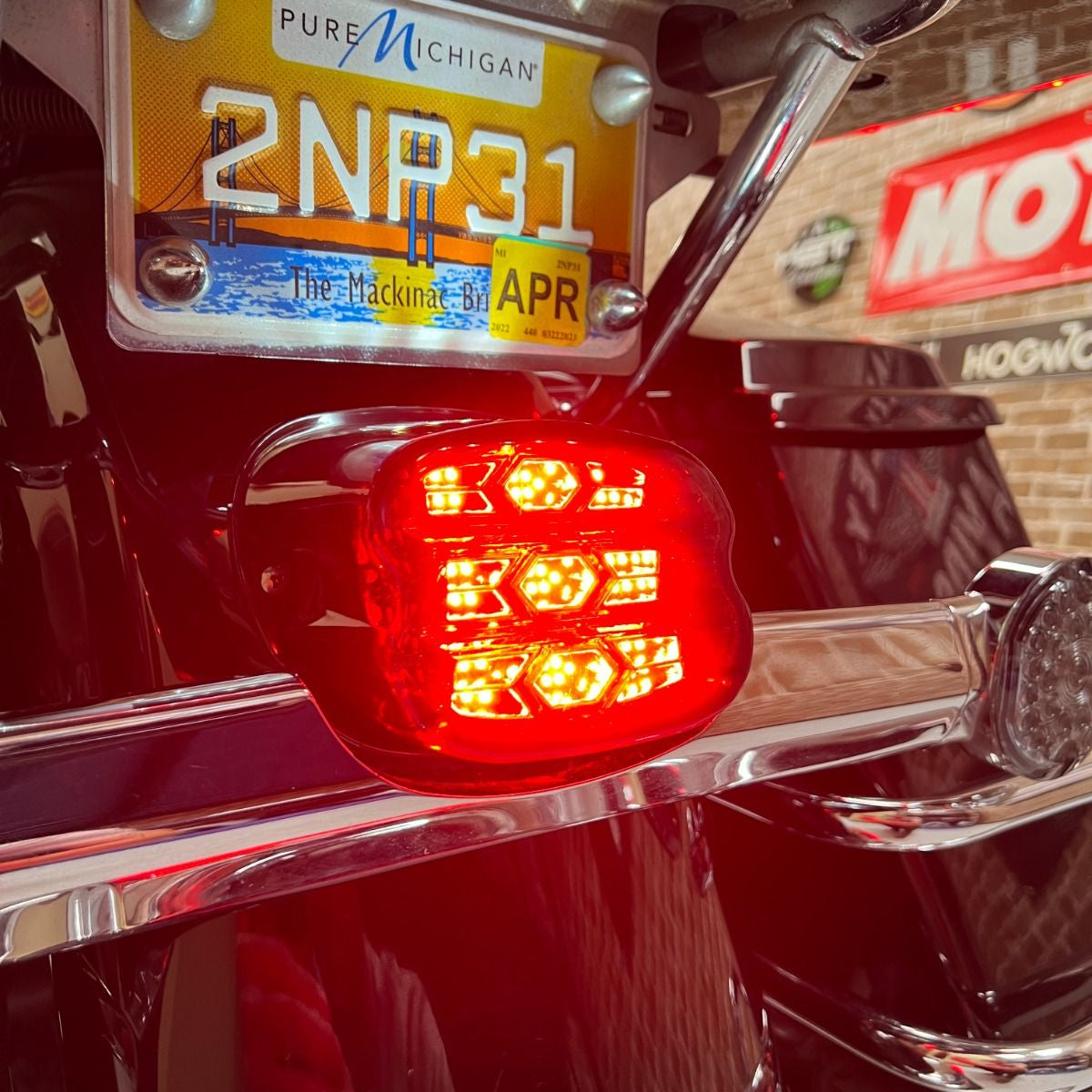 HOGWORKZ® Luminz LED 3合1 尾燈 (煞車燈＋牌照登＋方向燈）
